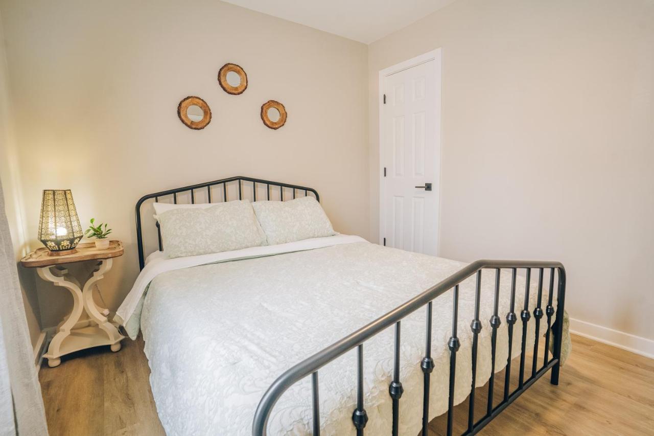 City Retreat - 4 Bedroom Oasis With King & Private Yard Near Downtown Charlotte Dış mekan fotoğraf