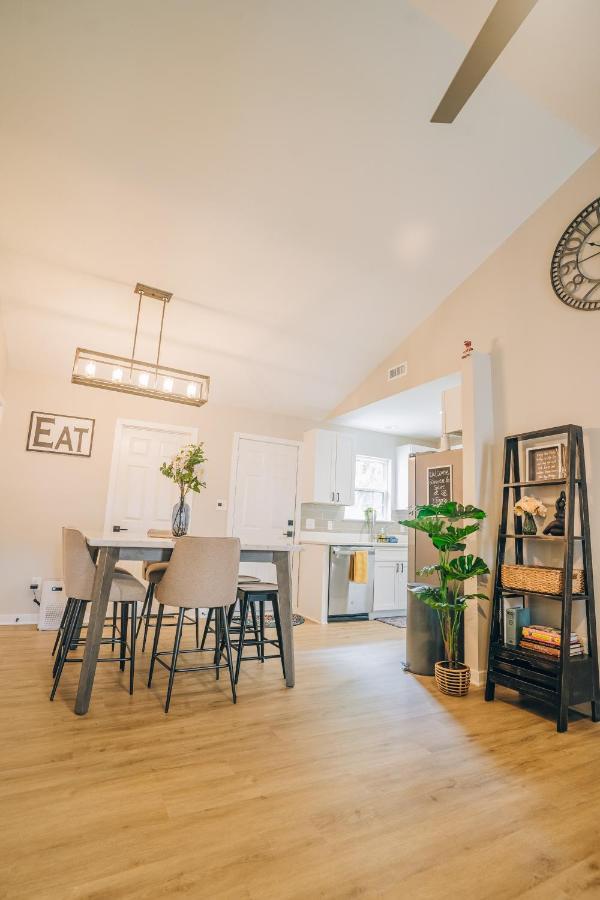 City Retreat - 4 Bedroom Oasis With King & Private Yard Near Downtown Charlotte Dış mekan fotoğraf